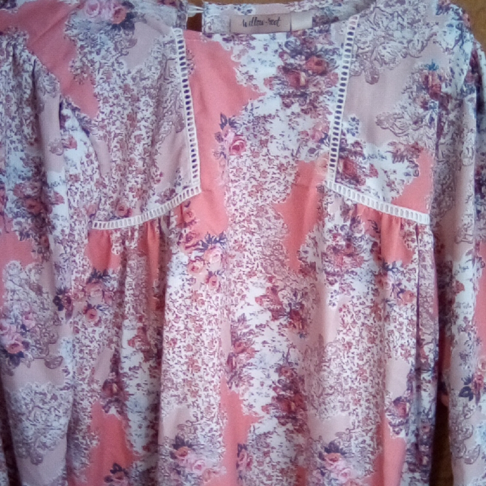 Elegant Floral Lace-Trim Blouse
